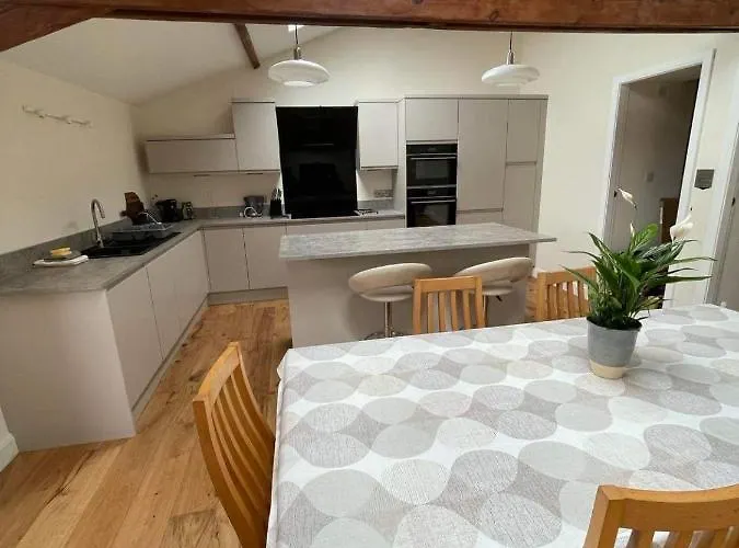 بيت للعطل The Old Shippon, *